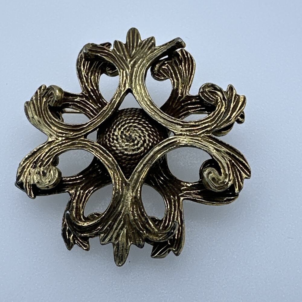 Vintage Gold Tone Brooch Pin Pendant Classic Jewelry 3-Dimensional